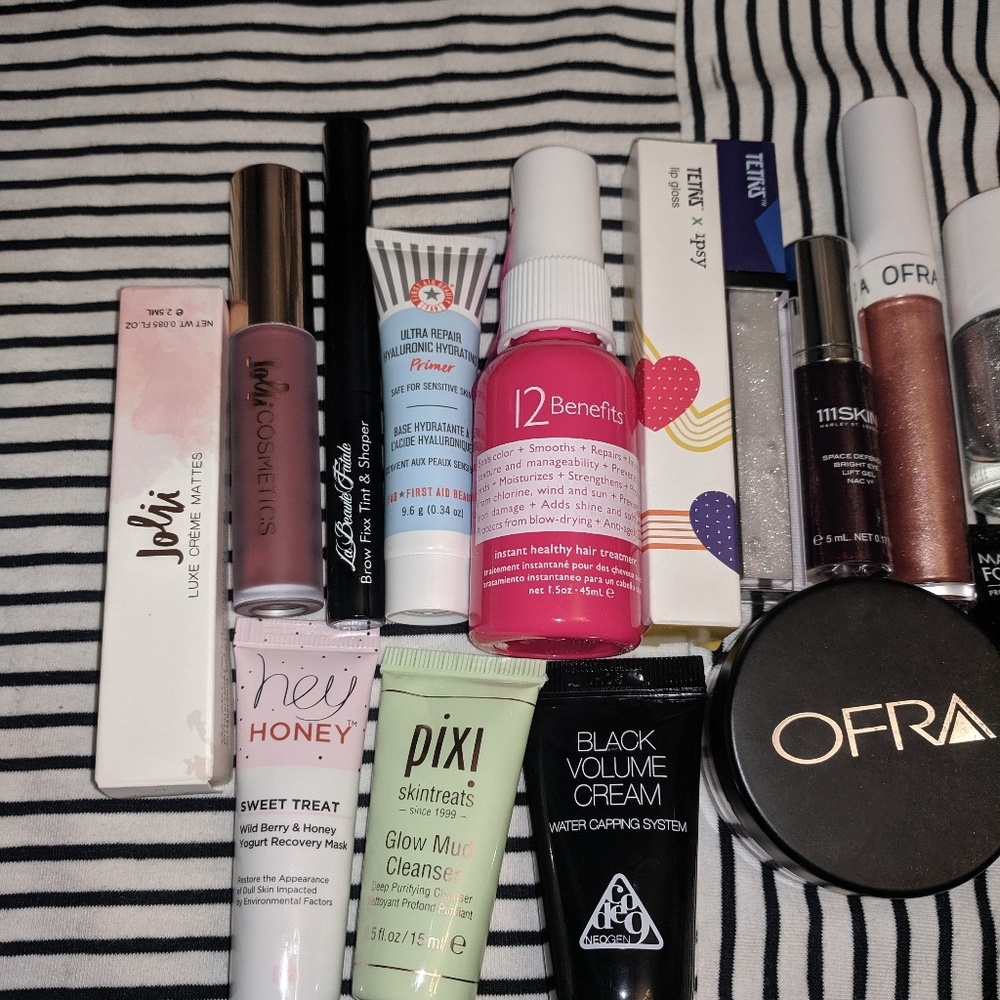 Cosmetics Bundle - Picture 4 of 5